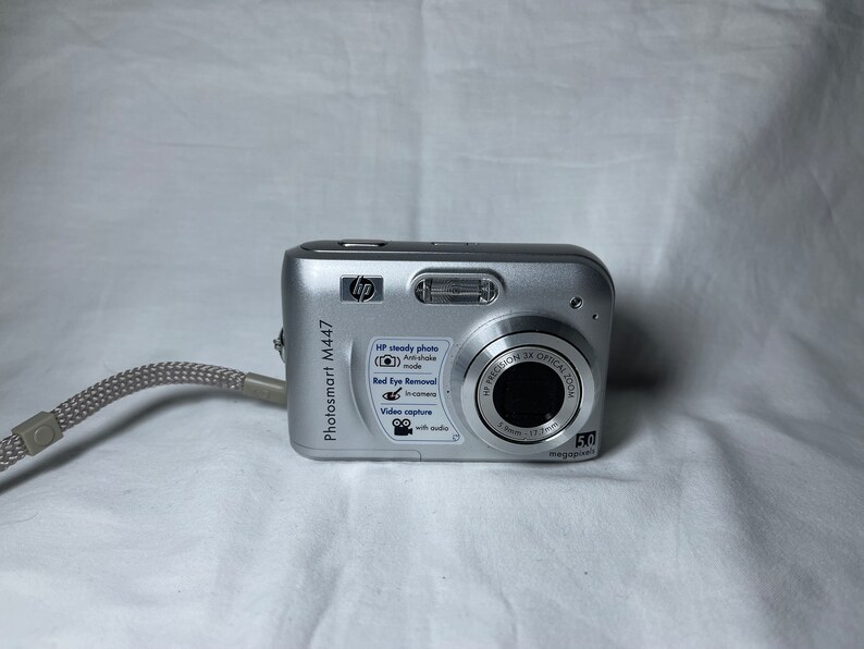 HP Photosmart M447 5MP digital camera image 1