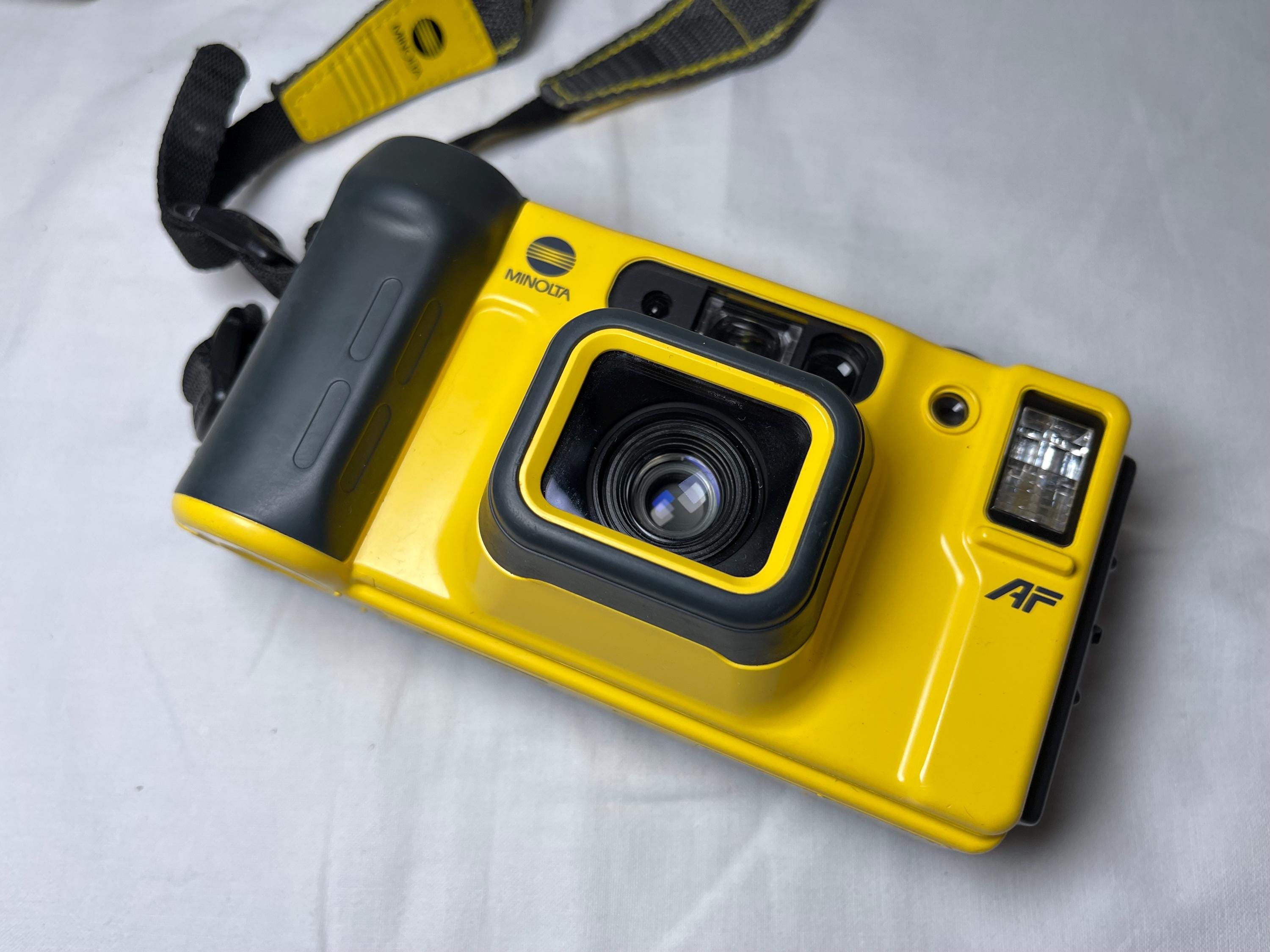 Minolta Weathermatic Dual 35 Sturdy Vintage Point and Shoot Camera