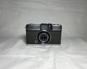 Cámara compacta vintage Olympus Pen de medio formato para película de 35 mm