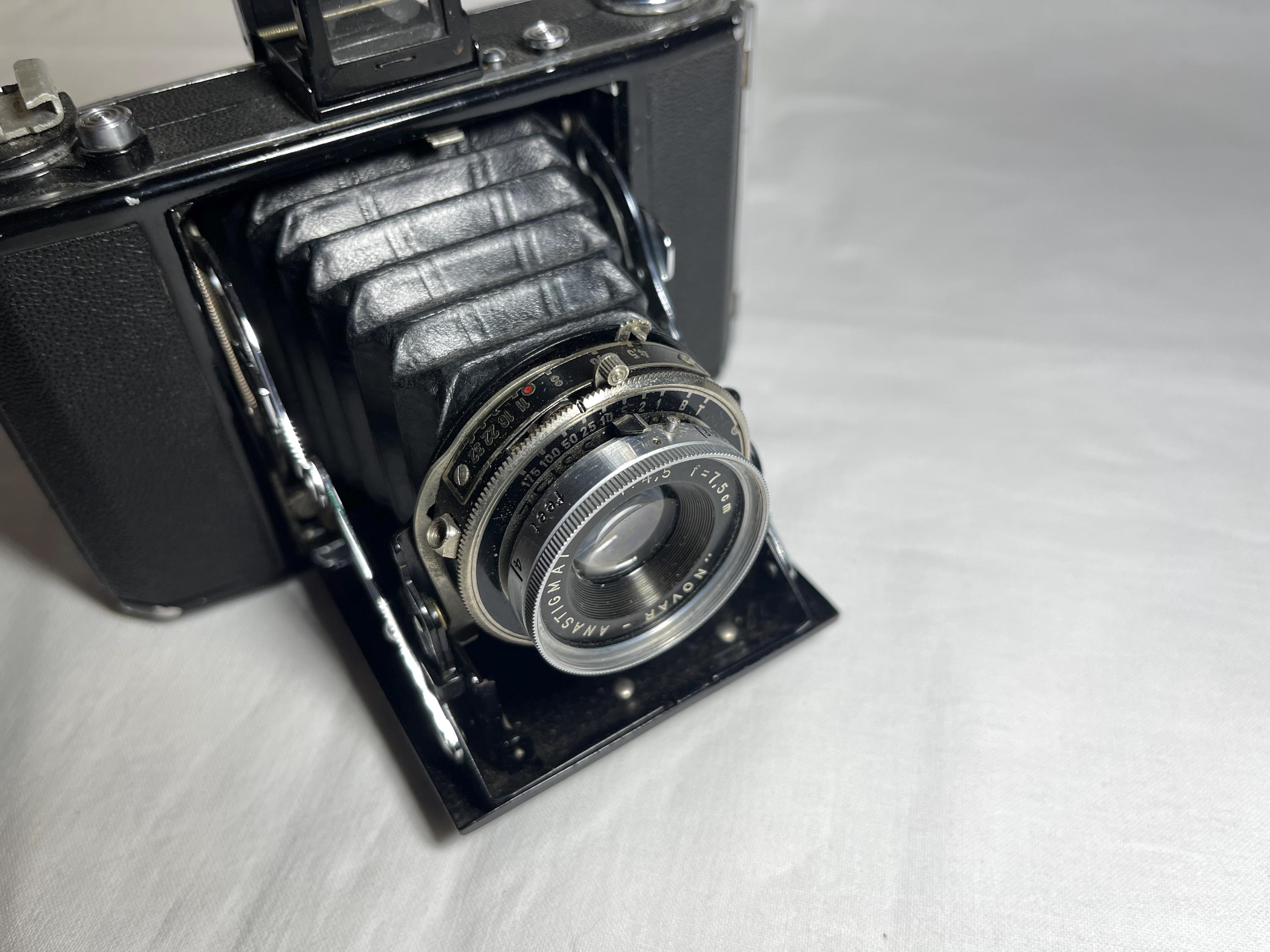 フィルムカメラ Zeiss Ikon Ikonta 520/16 わたしのカメラ三昧 第46回 「Ikonta B」 | トイラボカフェ