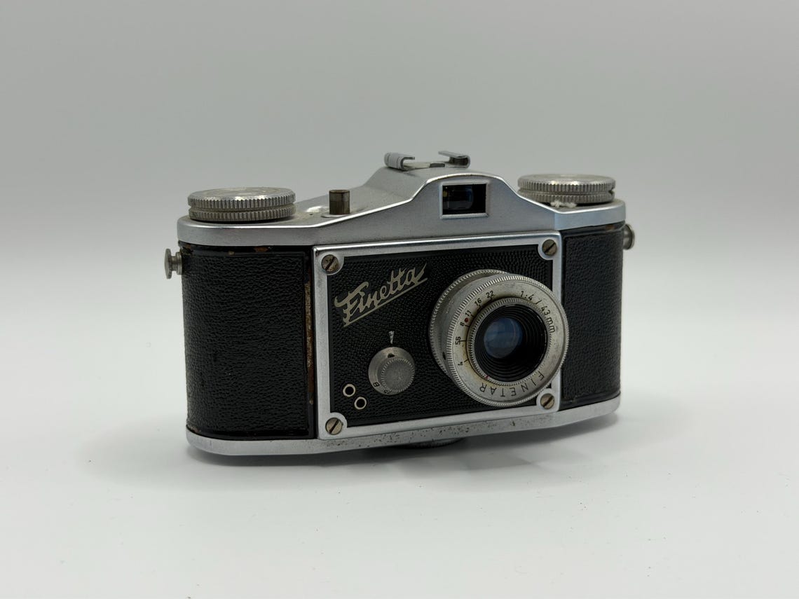 Finetta IV vintage compact camera for 35mm film, foto 1 di 5