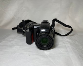 Nikon Coolpix 8700 8MP digital camera