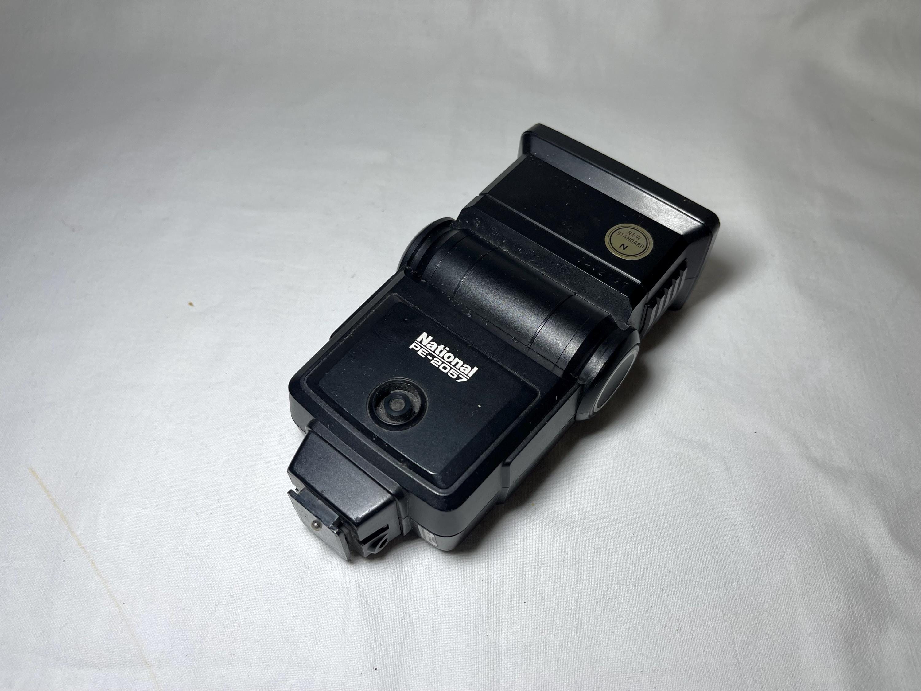 National PE-2057 Vintage Adjustable Flash Unit for Hotshoe