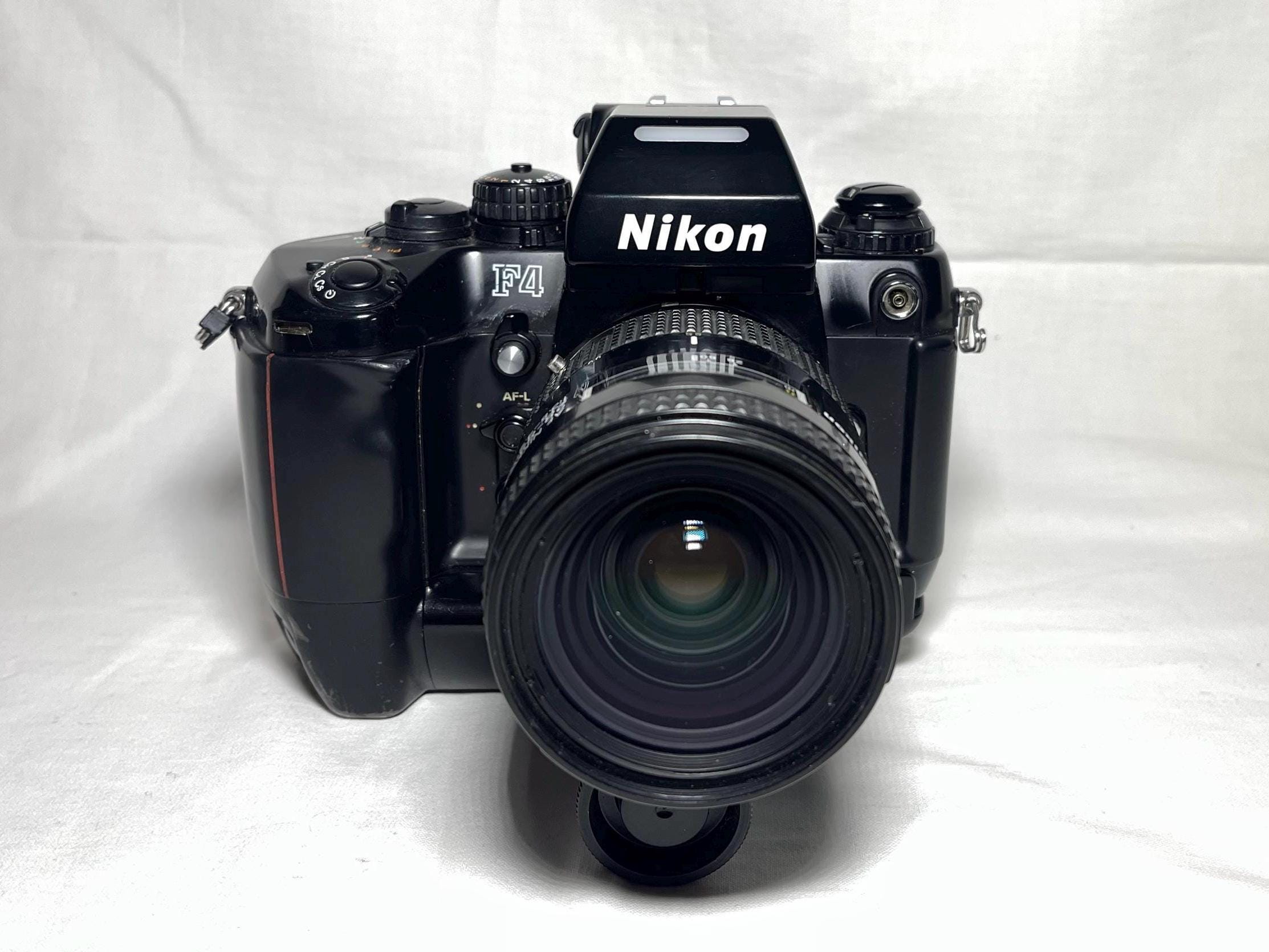 Nikon F4 フィルムカメラ レンズキャップ付き Nikon F4 フィルムカメラ レンズキャップ付き