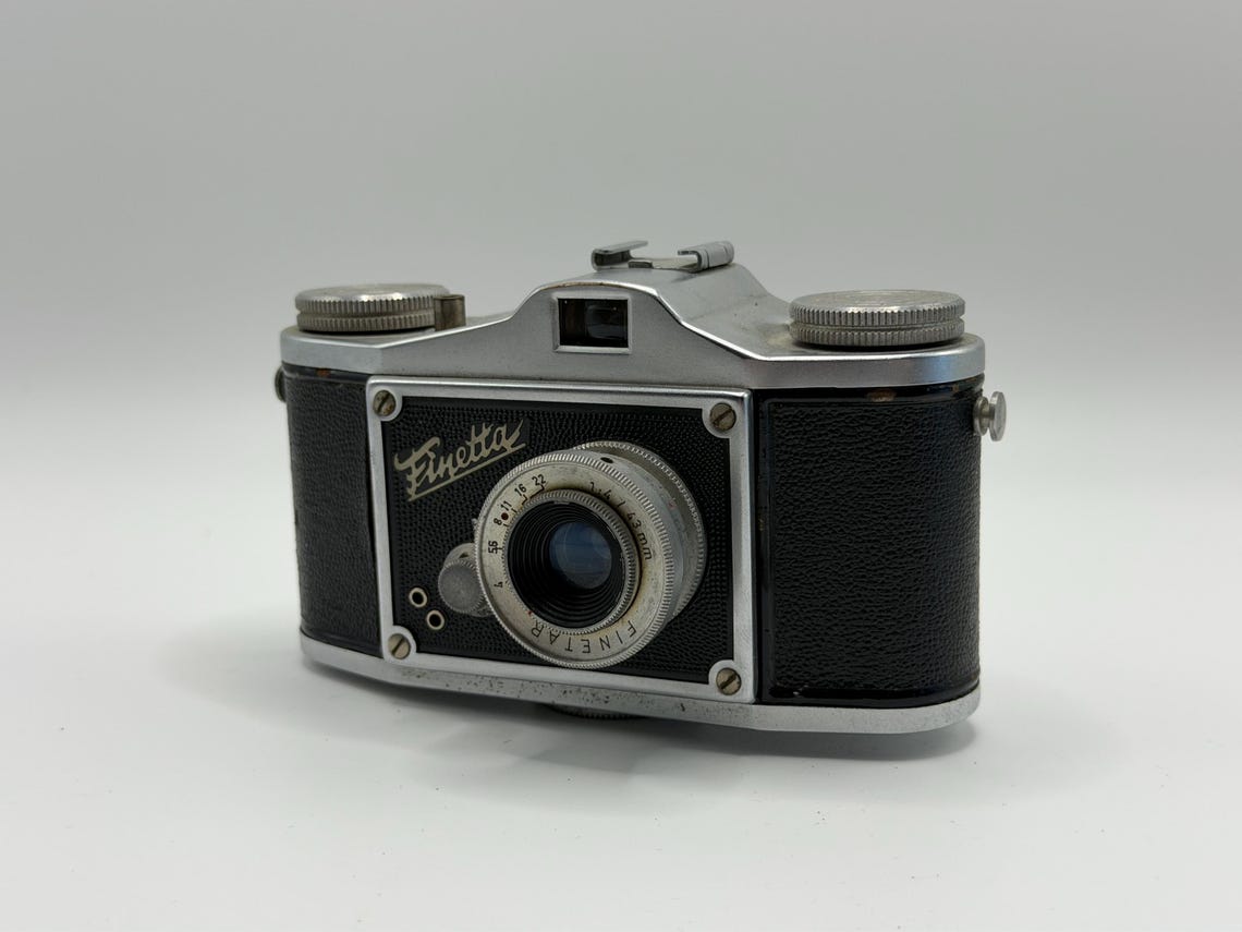 Finetta IV vintage compact camera for 35mm film, foto 2 di 5