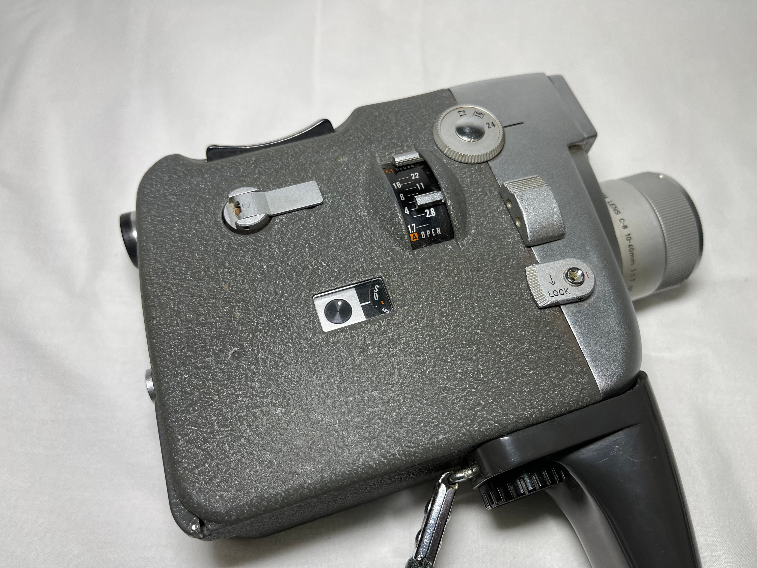 レトロフィルムカメラ　Canon Moter Zoom 8 EEE Canon Motor Zoom EE 8mm (Double 8) Movie Camera Overview