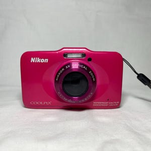 Nikon Coolpix S31 vintage y2k digital camera