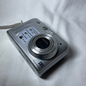 HP Photosmart M447 5MP digital camera image 2