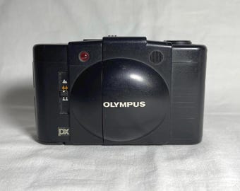 オリンパス フィルムカメラ 35ミリカメラ XA2 オリンパス Olympus XA2 ピンク / D ZUIKO 35mm F3.5