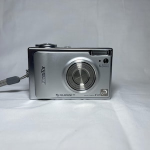 Fujifilm Finepix F10 Vintage Y2k Digital Camera - Etsy