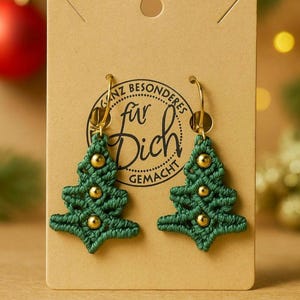 Makramee Ohrringe Weihnachtsbaum, Tannenbaum Ohrringe, Weihnachtsohrringe Weihnachtsmotiv, Schmuck Weihnachten grün gold, Wichtelgeschenk
