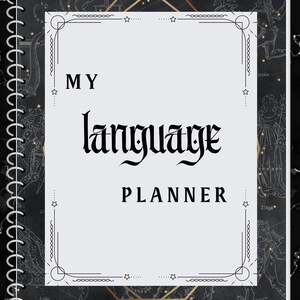 Puede incluir: Un planificador de idiomas negro y dorado con un diseño de constelación. La portada presenta un marco decorativo con el texto "MY language PLANNER".