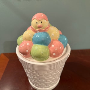 Paasmand met deksel koektrommel