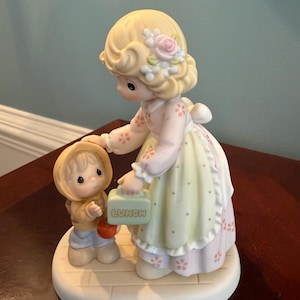 Precious Moments  2001 Cherishing Each Special Moment Mom Child Figurine