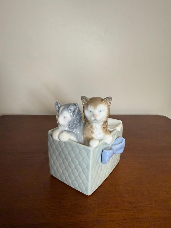 NAO by Lladro「Purr-fect Gift」磁器フィギュア #1080 スペイン製