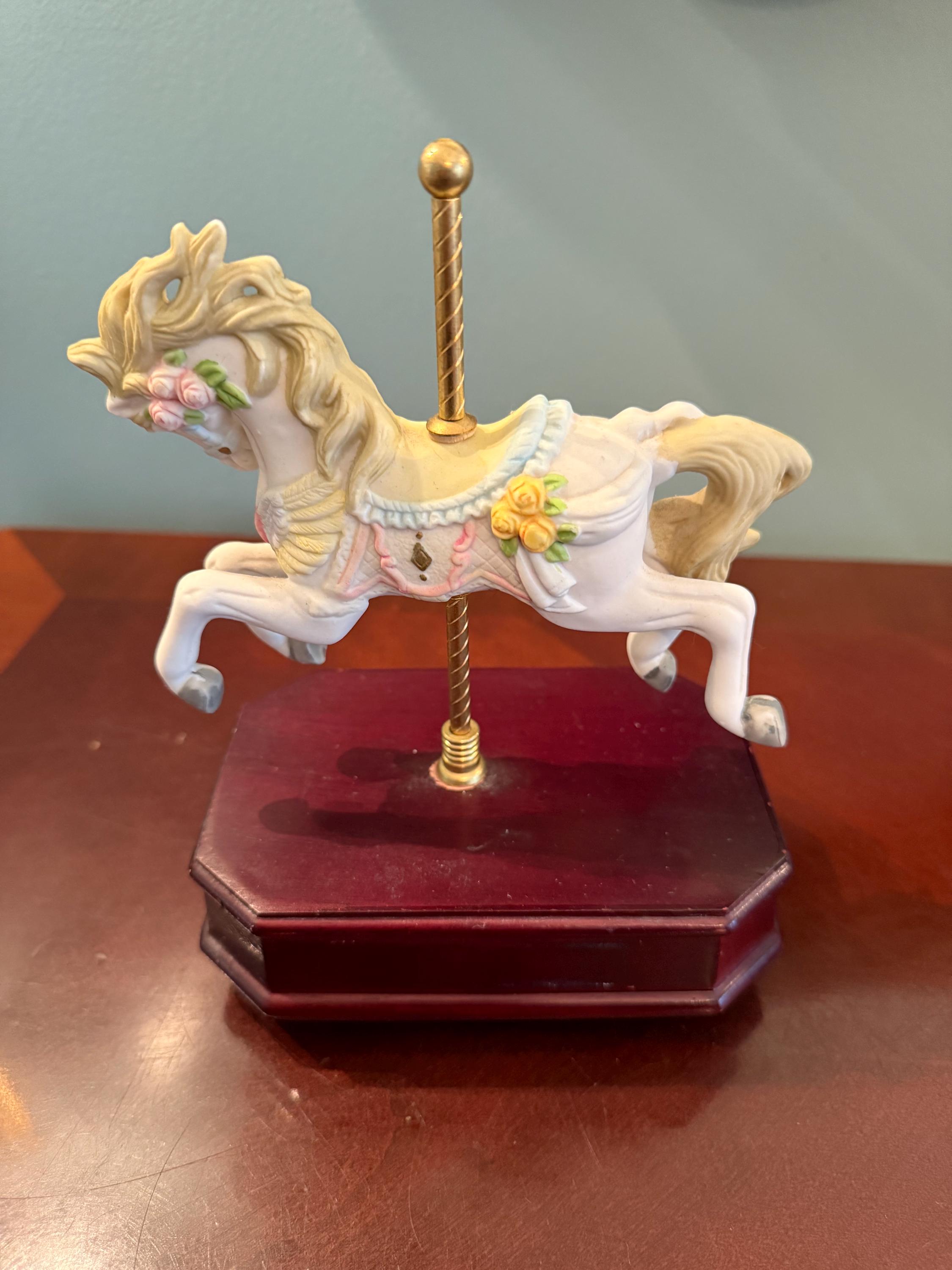 トビン ・ フレイリー ・ カルーセル　オルゴール② Vintage Carousel Music Box - Etsy