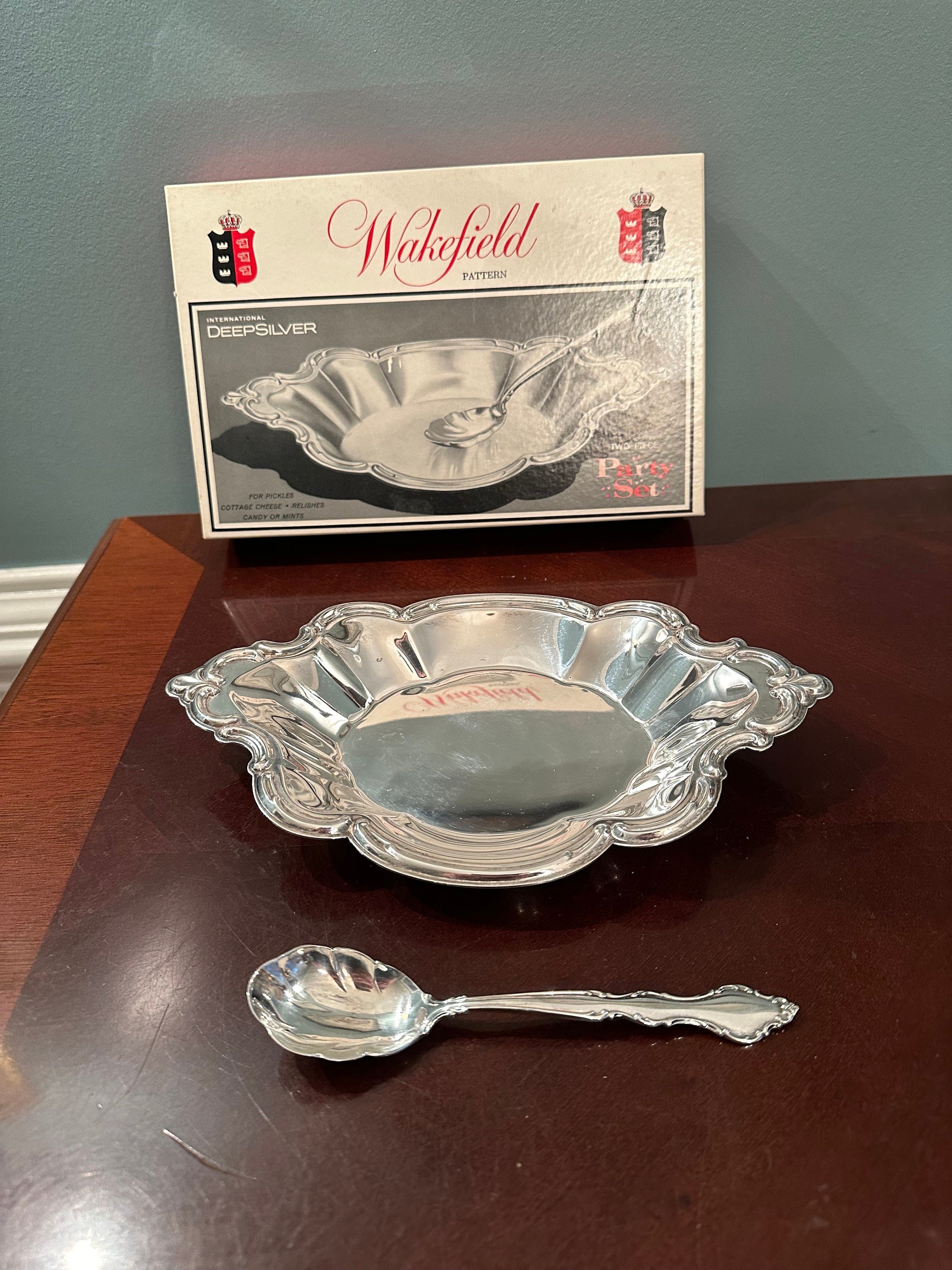 International Deep Silver Wakefield Pattern Two-piece Party Set