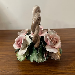 Vintage Capodimonte porseleinen bloemenmand.