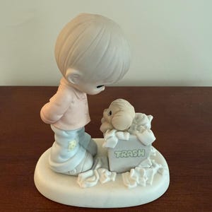 Vintage Enesco Precious Moments “ You Can&#39;t Just Chuck A Good Friendship” Figurine