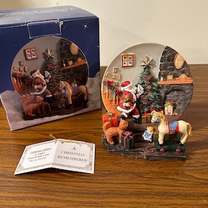 Vintage bord en standaard &#39;A Christmas Remembered&#39;, handgeschilderd voor verzamelaarseditie 1997