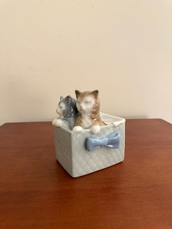 NAO by Lladro「Purr-fect Gift」磁器フィギュア #1080 スペイン製