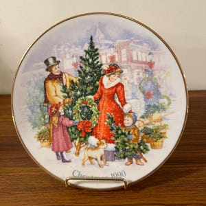 Avon 1990 Christmas Plate &quot;BRINGING CHRISTMAS HOME&quot; Victorian Family