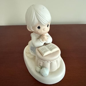 Vintage 1986 Enesco Precious Moments “Grandma's Prayer” Figurine