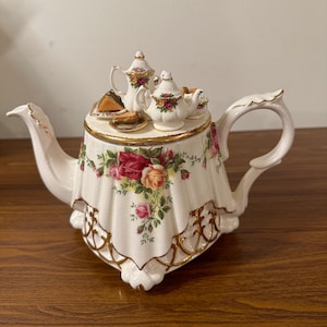 Rare 1996 Royal Doulton Old Country Roses Victorian Tea Party Tea Pot ~ Hard to find Teapot