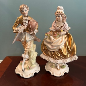Antikes viktorianisches Paar Porzellanfiguren Mann und Dame Paar.