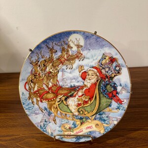 Avon 1993 “Special Christmas Delivery” Christmas Plate 22K Trim