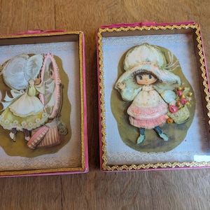 Vintage Hallmark Merry Mary 3D-papperskonst Rosa Shadowbox-ram Set med 2