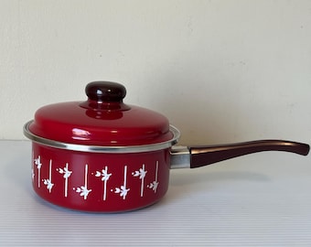 Cacerola vintage esmaltada en rojo, coleccionable de cocina retro, vajilla clásica esmaltada, utensilios de cocina esmaltados de mediados de siglo