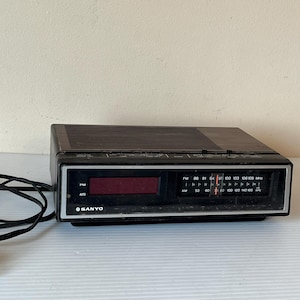 〇Db右1117 昭和レトロ SANYO デジタルクロックラジオ RM5200 〇Db右1117 昭和レトロ SANYO デジタルクロックラジオ RM5200 〇