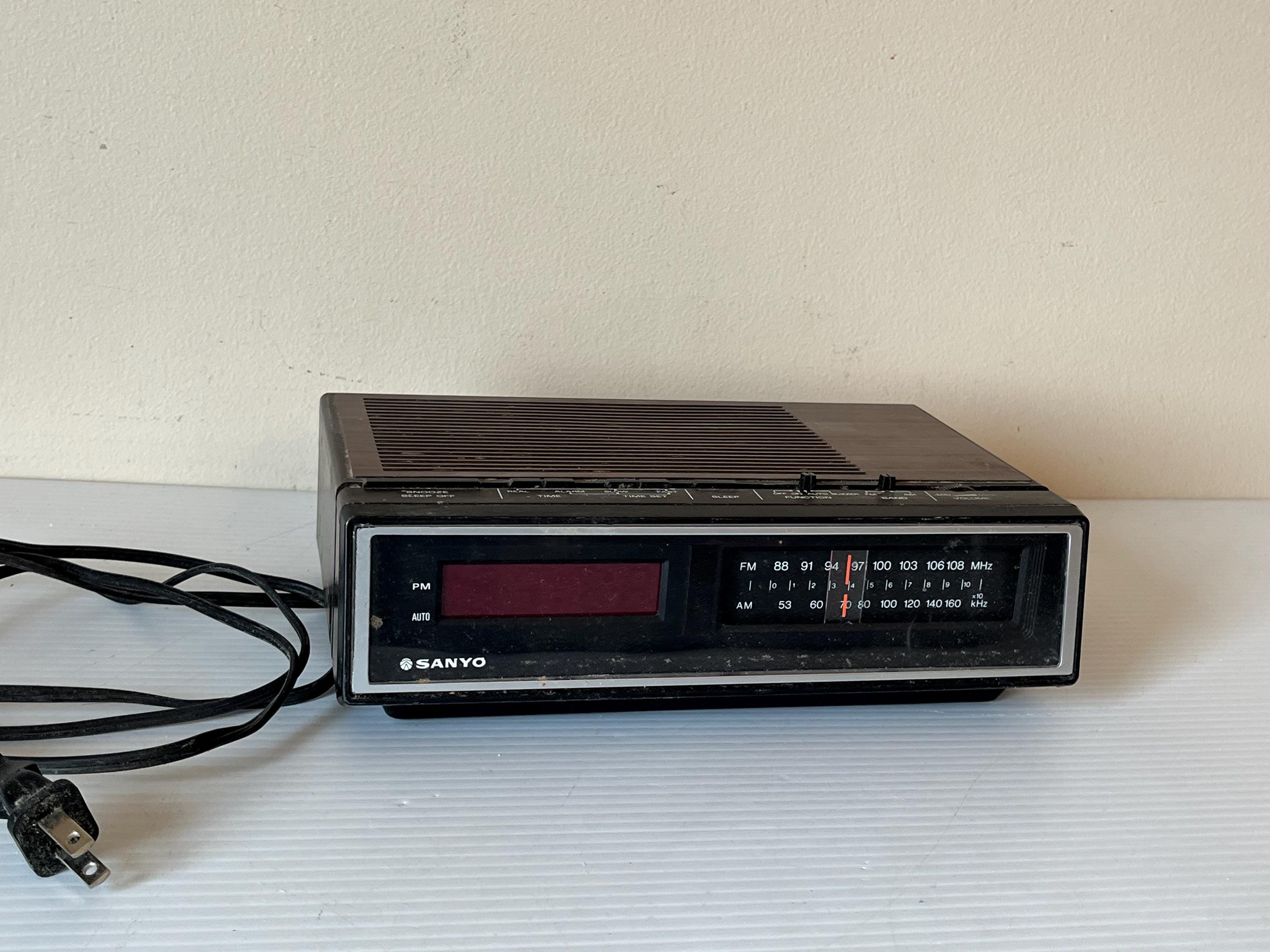 〇Db右1117 昭和レトロ SANYO デジタルクロックラジオ RM5200 〇Db右1117 昭和レトロ SANYO デジタルクロックラジオ RM5200 〇