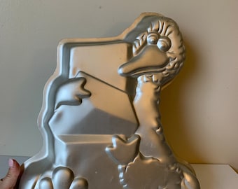 Backen Sie nostalgische Köstlichkeiten mit der Vintage Wilton Big Bird Muppets Sesamstraßen-Kuchenform 502-2065: Eine skurrile Aluminiumform