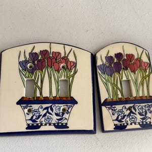 Juego de tapas de interruptores de luz de cerámica vintage, placa doble y simple pintada a mano con diseño de tulipanes, decoración cottagecore, regalo de estilo chinoiserie.
