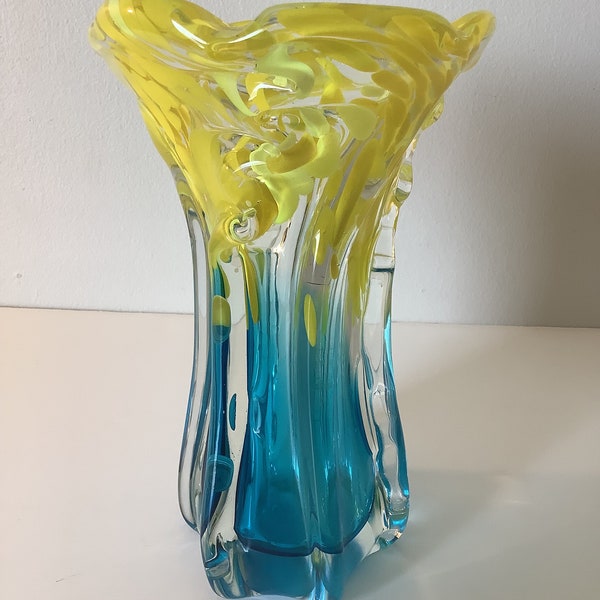 Vase en verre épais bleu jaune Mid-Century