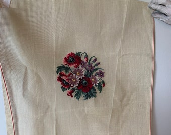 Elegant Vintage Needlepoint Chair/ Cover /Pillow Case: Antique-style Floral Embroidery Adds Timeless Charm to Your Home