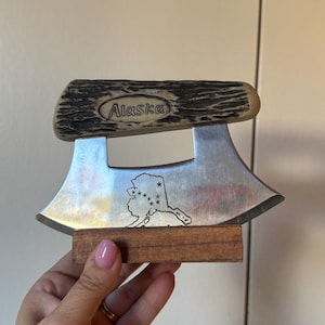 Alaskan Ulu Knife with Stand, Vintage Souvenir Crescent Chopping Blade, Alaska Map Engraved Ulu, Faux Antler Handle Cabin Kitchen Decor