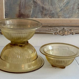 Vintage bärnstensfärgad depressionglas skålset, 1930-tals Federal Glass gyllene glöd ribbad blandningsskål trio, retro fot köksinredning