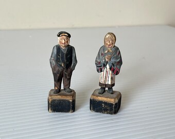Geschnitzte Miniaturfigur Set, Vintage Paar Skulptur, handgemachtes Dekor