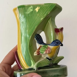 Vintage Shafford Vogelvase/Pflanzgefäß • Handbemalte japanische Keramik aus den 1950er Jahren • Cottagecore-Dekor der Mitte des 20. Jahrhunderts • Retro-Keramikblatt und Blütenknospe