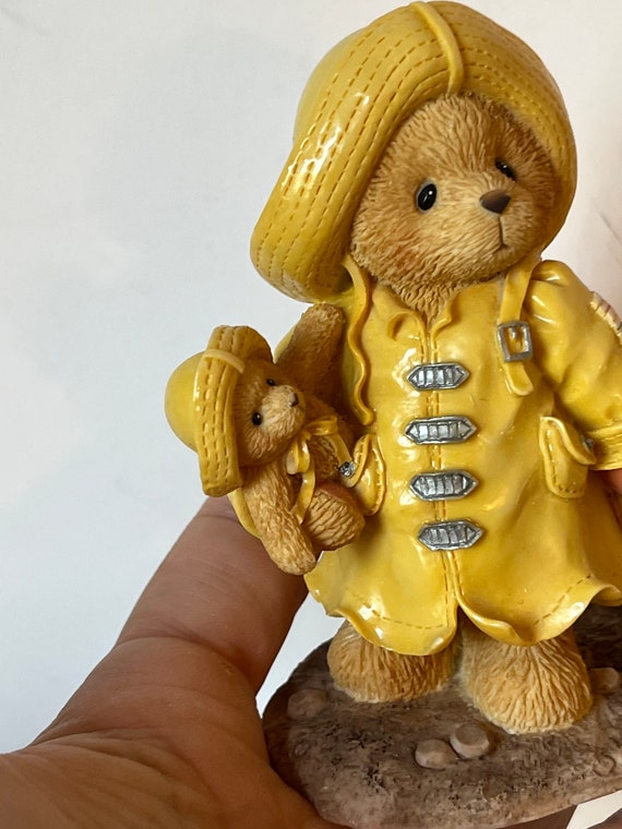 Cherished Teddies 4001937 Rainy Days 振り子 20240126-152331_1200x1200.jpg?