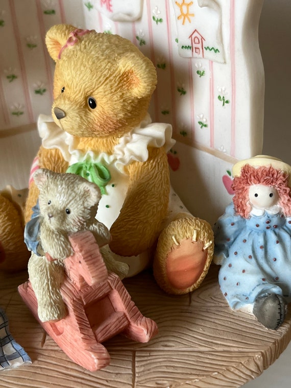 Vintage Cherished Teddies Mary Jane Figurine, Corner Room Backdrop