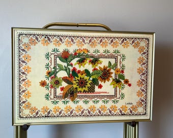 Vintage TV Trays Set of 4, Lavada Needlepoint, Floral Design