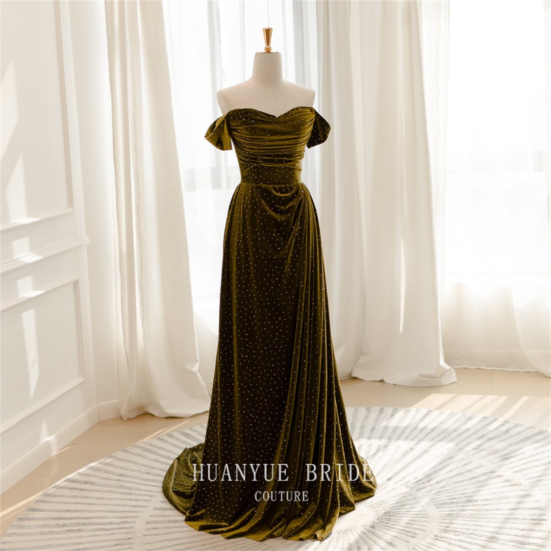 Elegant Olive Green Velvet Wedding Dress off the Shoulder Bridal Gown