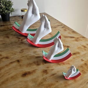 Estatua italiana con gesto de mano impresa en 3D: "¿Ma Che Vuoi?"
