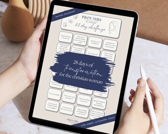Pode incluir: Um planejador digital com um esquema de cores azul e branco. O planejador é intitulado "Proverbs Planners 28 Day Challenge" e apresenta uma lista de desafios diários para o crescimento pessoal. O texto "28 dias de transformação para a mulher cristã" está destacado em uma caixa azul.