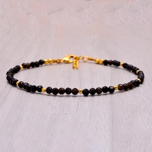 Sierlijke gouden obsidiaanarmband: minimalistische edelsteensieraden
