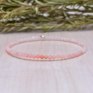 Bracelet en perles d'opale rose : bijoux en pierres précieuses délicates